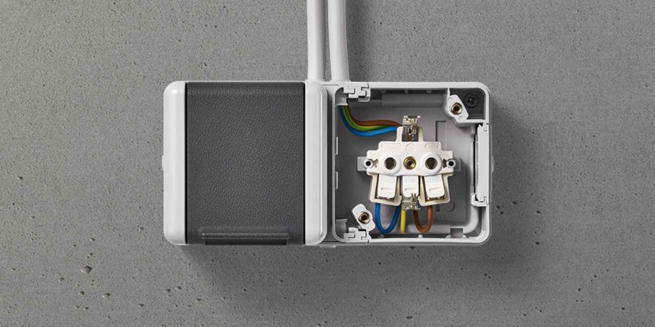 Doppelsteckdose mit Trennsteg bei Elektrotechnik Sauer in Dettelbach